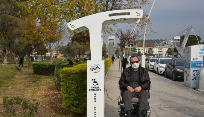 Aliağa'da akülü sandalye şarj istasyonları hizmette