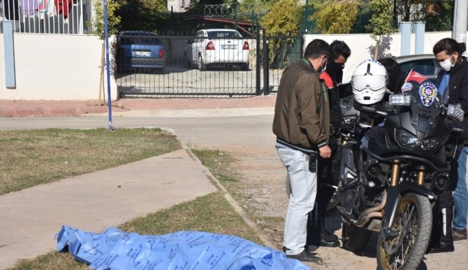 Antalya'da çocuk parkında erkek cesedi bulundu