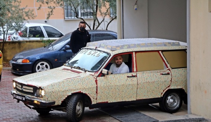 Aracını okey taşlarıyla kaplayıp trafiğe çıkan milyonere, polisten çifte okey