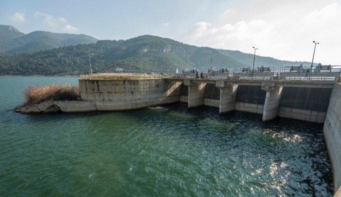 Başkan Soyer'den önemli açıklama: "Barajlarda seviye biraz yükseldi; ama tehlike geçmedi"
