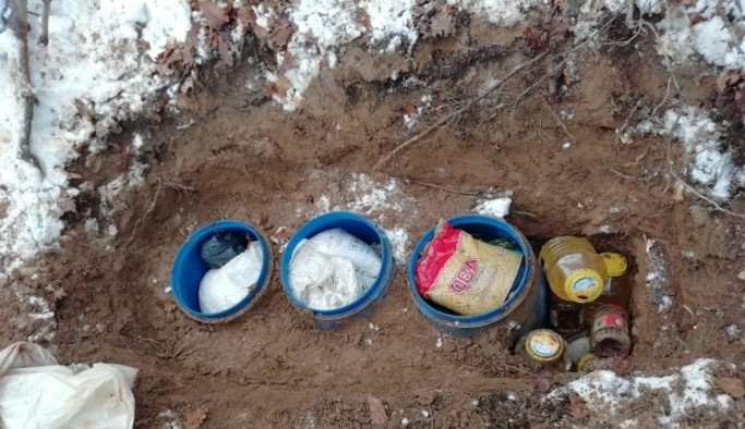 Bitlis'te 3 sığınak ve yaşam malzemeleri ele geçirildi