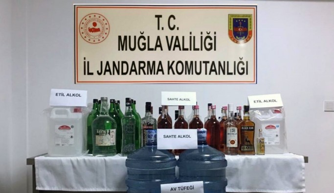 Bodrum'da yeni yıl öncesi 68 litre sahte alkol yakalandı