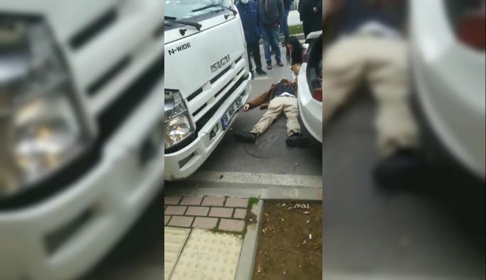 Bursa'da iki aracın arasında sıkışan vatandaş yaralandı