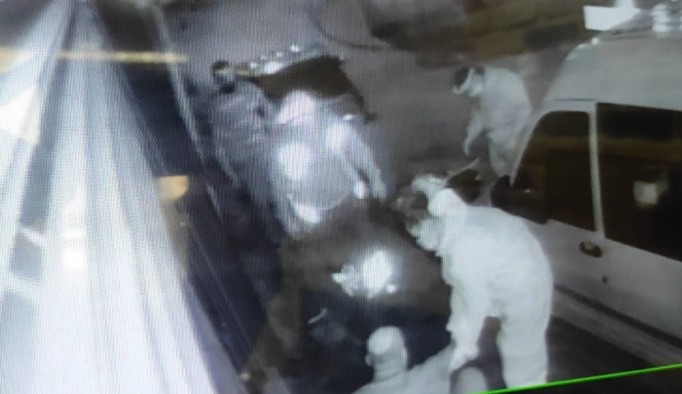 Bursa'da sahte içkiden ölen şahsın son anları güvenlik kameralarına yansıdı