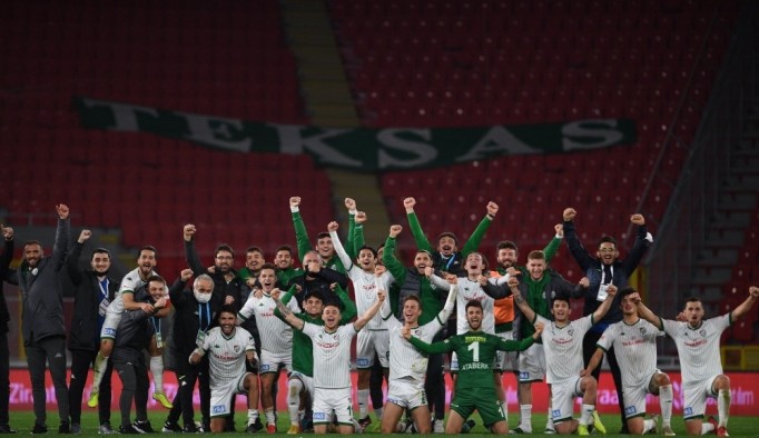 Bursaspor Teknik Direktörü Mustafa Er: "Birbirinize sarılın ve sahip çıkın"