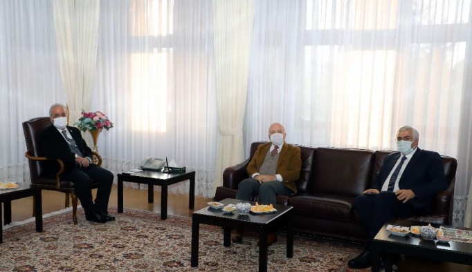 Büyükşehir Belediye Başkanı Mehmet Sekmen ve Ak Parti İl Başkanı M. Emin Öz'den Rektör Çomaklı'ya ziyaret