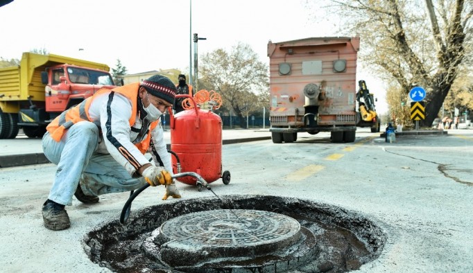 Büyükşehir harekete geçti, 9 bin baca kapağı yol seviyesine getiriliyor