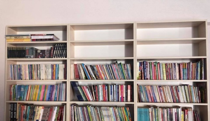 Çandarlı'daki kütüphane yeni kitaplarla zenginleştirildi