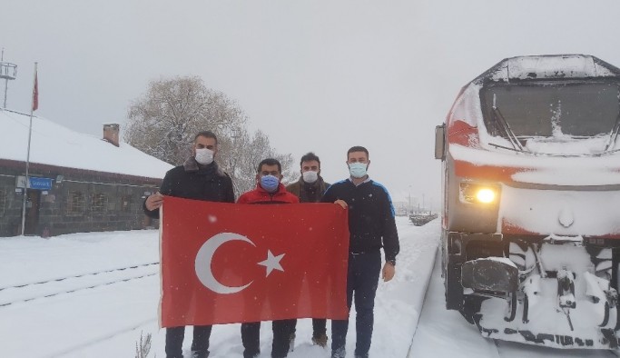 Çin'e giden ikinci ihracat treni personeli Sarıkamış şehitlerini unutmadı