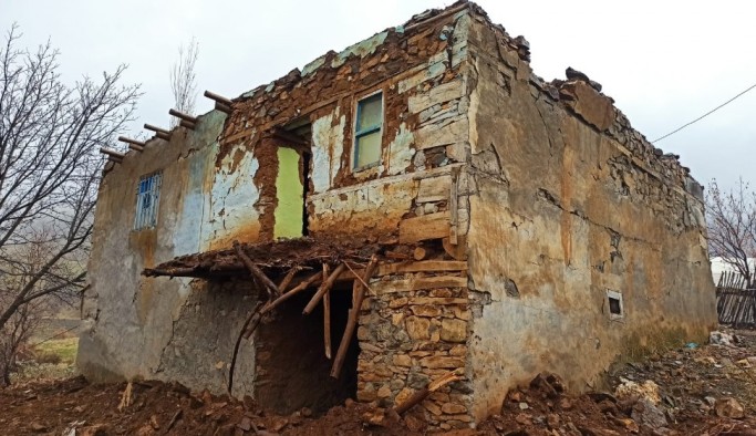 Depremzedeler kış bastırmadan evlerine taşınmak istiyor