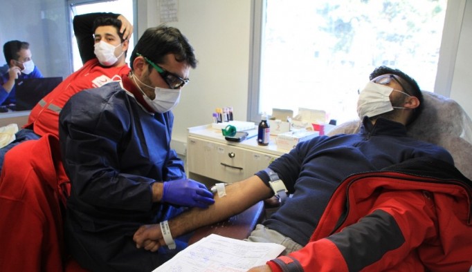 Elazığ'da sokağa çıkma kısıtlamasında 80 gönüllü kan verdi