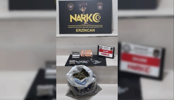 Erzincan'da 1 kilo 700 gram skunk uyuşturucu madde ele geçirildi