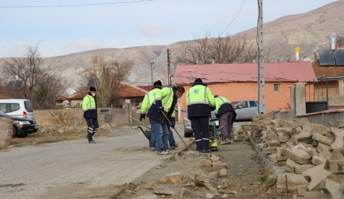 Erzincan'da yol ve kaldırım çalışmaları