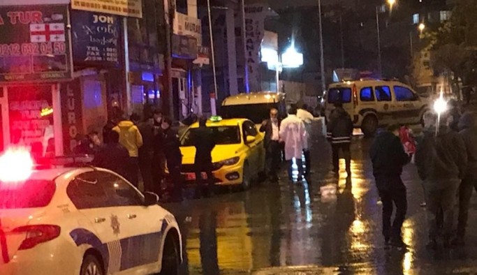 Fatih'te bekçilere ateş eden 3 şüpheli şahıstan 1'i bacağından vurularak etkisiz hale getirtildi