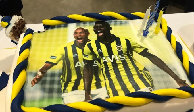 Fenerbahçe'de Samatta'nın doğum günü kutlandı
