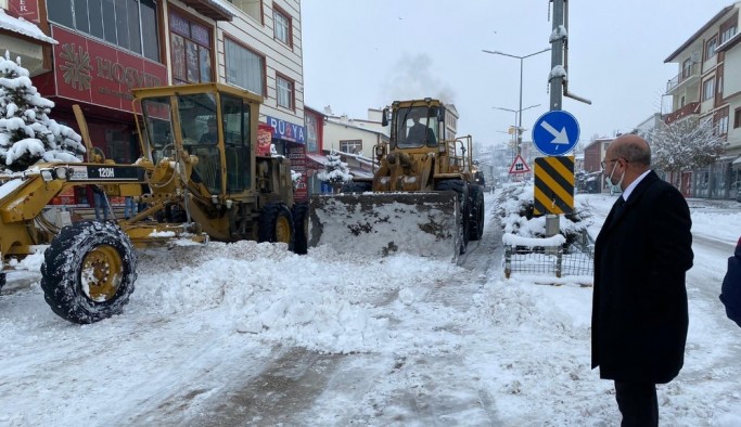 Horasan Belediyesi kar timleri iş başında