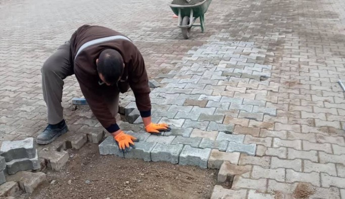 Iğdır'da bozuk parke taşları onarılıyor