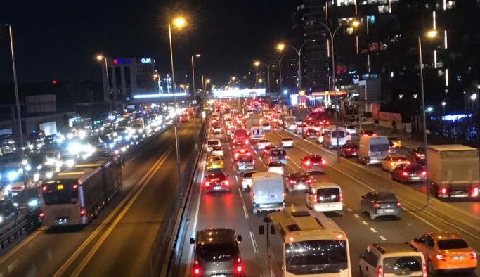 İstanbul'da trafik yoğunluğu; yüzde 71 seviyesine çıktı