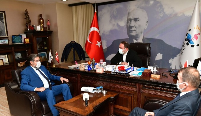 İzmir Servisçiler Odasından Başkan Utku Gümrükçü'ye teşekkür