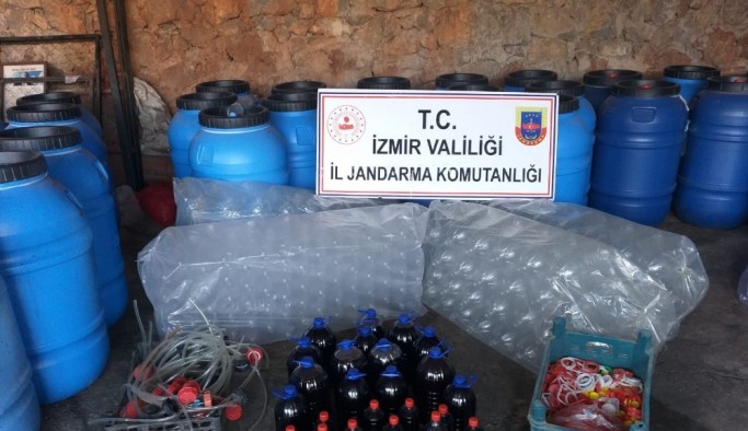 İzmir'de 11 bin 200 litre sahte içki ele geçirildi