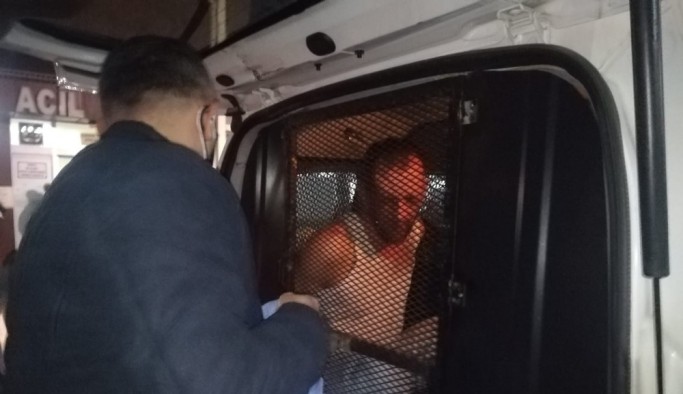 İzmir'de polis memuruna döner bıçaklı saldırı