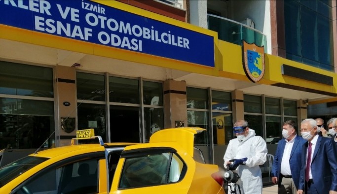 İzmir'de taksilere ayda 3 bin 200 litreden fazla dezenfektan