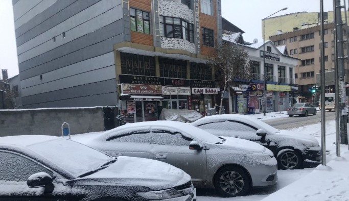Kars'ta 14 köy yolu ulaşıma kapandı