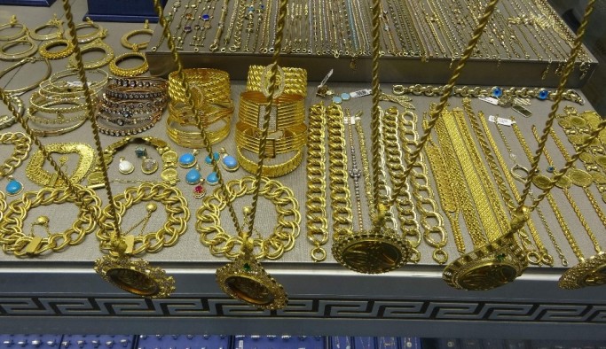 Kuyumcular hem altın fiyatlarındaki yükseliş hem de pandemi nedeniyle düğünlerin ertelenmesi nedeniyle 2020 yılını kötü geçirdi