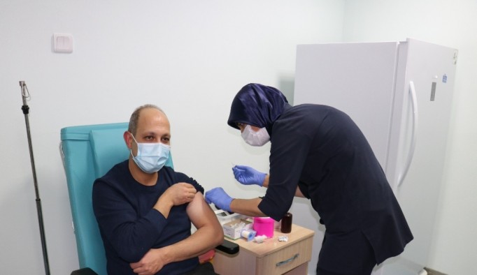 Malatya'da gönüllülere vurulan Çin aşısında rapor edilen bir yan etki görülmedi
