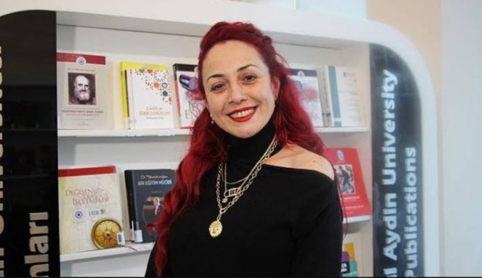 Maltepe'de bir şahıs esir aldığı öğretim üyesi kadını evinde yakarak öldürdü