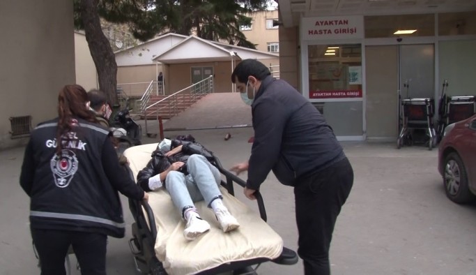 (Özel) Ataşehir'de kaza yapan motosikletli kadının yardımına gazeteci yetişti