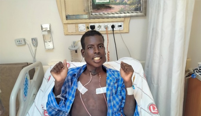 (Özel) Somalili genç 2 buçuk kiloluk tümörden Türkiye'de kurtuldu