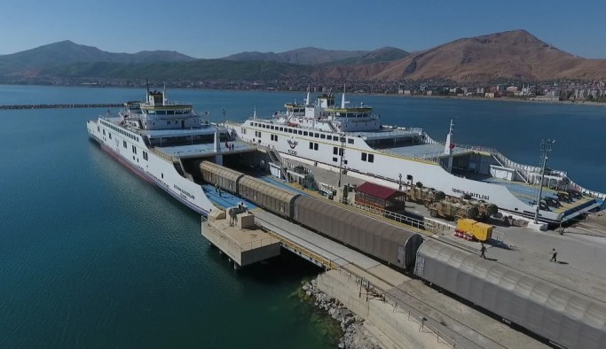 (Özel) Türkiye'nin en büyük iki feribotu 2020'de 500 bin ton yük taşıdı