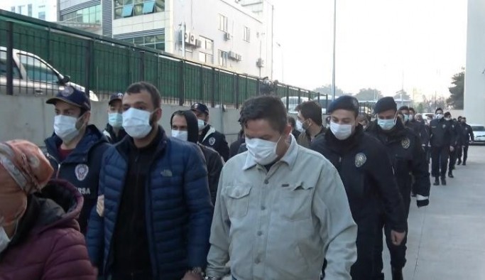"Pandemide devlet yardım yapacak" yalanıyla büyük vurgun yapan 15 kişi tutuklandı