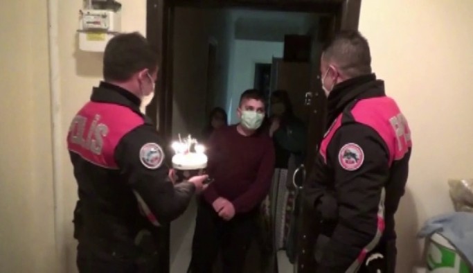 Polis ekiplerinden 14 yaşındaki çocuğa doğum günü sürprizi
