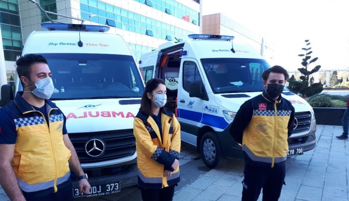 Sultangazi Belediyesi 2 hasta nakil ambulansı ile vatandaşların yardımına koşuyor