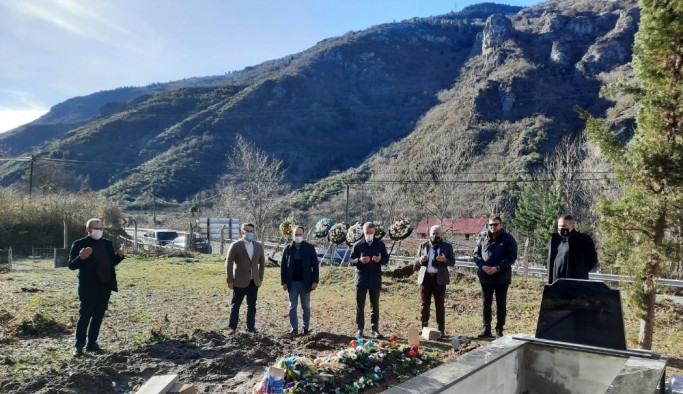 Trabzonspor Başkanı Ağaoğlu'ndan Sümer'in mezarına ziyaret