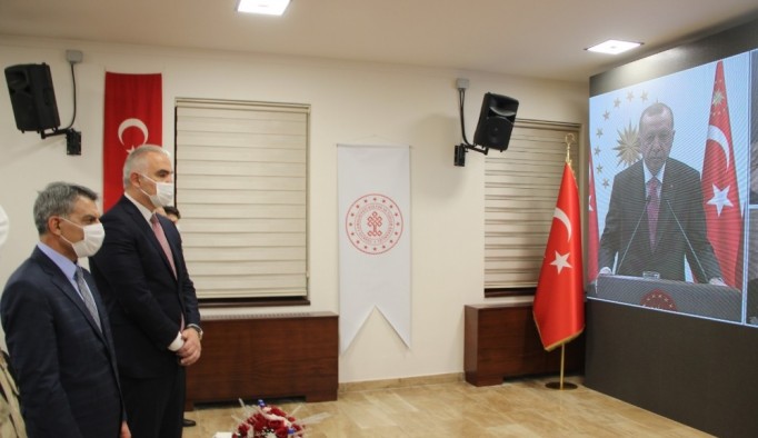 Tunceli'nin ilk müzesi Cumhurbaşkanı Erdoğan'ın canlı bağlantısı, Bakan Ersoy'un katılımıyla açıldı