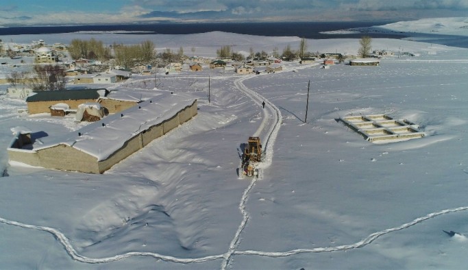 Tuşba Belediyesi'nin karla mücadele çalışmaları