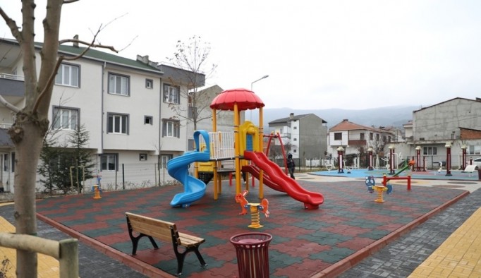 Yeniceköy Mahallesinde çocuk oyun alanı ve koruluk alan hizmete girdi