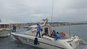 Ayvalık'ta 13 düzensiz göçmen kurtarıldı