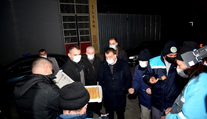 Başkan Gürkan yeni yıla görevi başında giren personelleri ziyaret etti