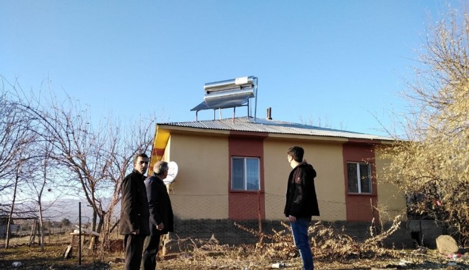 Bingöl'deki köy evlerine güneş enerjisi