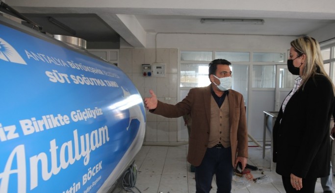 Büyükşehir Manavgat'ta süt üreticilerine süt tankı desteği verdi