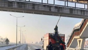 Çatılarda oluşan kar ve buz sarkıtlarına dikkat