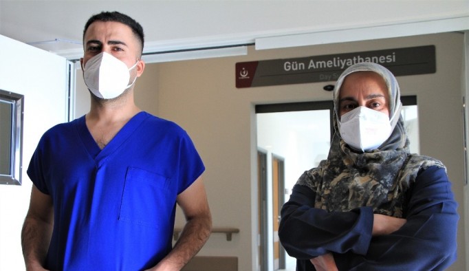 Covid-19'u iki kez atlatıp görevlerine dönen sağlıkçılar uyardı: "Bu işin şakası yok"