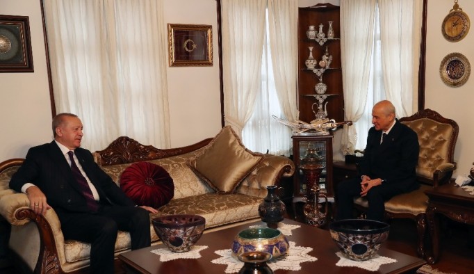 Cumhurbaşkanı Recep Tayyip Erdoğan, MHP Genel Başkanı Devlet Bahçeli'yi ziyaret ediyor.
