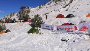 Dağcılar Palandöken'de kış kampında