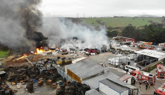 (Drone)Tuzla'daki fabrika yangını havadan görüntülendi