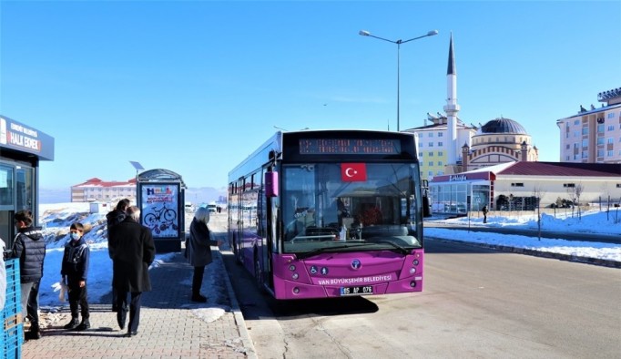 Edremit'te yeni otobüsler seferlere başladı